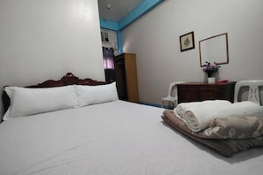 Standard Room | Desk, free WiFi, bed sheets