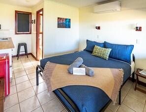 Suite – executive, 1 queensize-seng | Blendingsgardiner, wi-fi (inkludert) og sengetøy