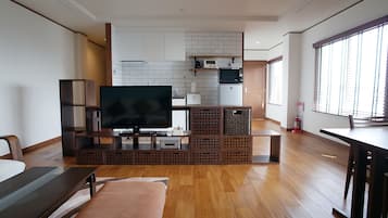 102 Shin, Non Smoking | Living area | Flat-screen TV