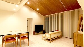 101 TEN, Non Smoking | Living room | Flat-screen TV - La Krasse Angelroad (Tonosho)