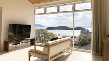 101 TEN, Non Smoking | Living area | Flat-screen TV