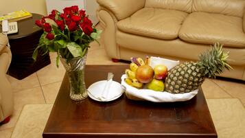 Suite clásica | 1 habitación, escritorio y espacio para trabajar con laptop