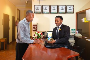 Reception - New Safari Hotel (Arusha)