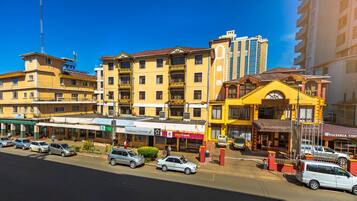 Vista frontal de la propiedad