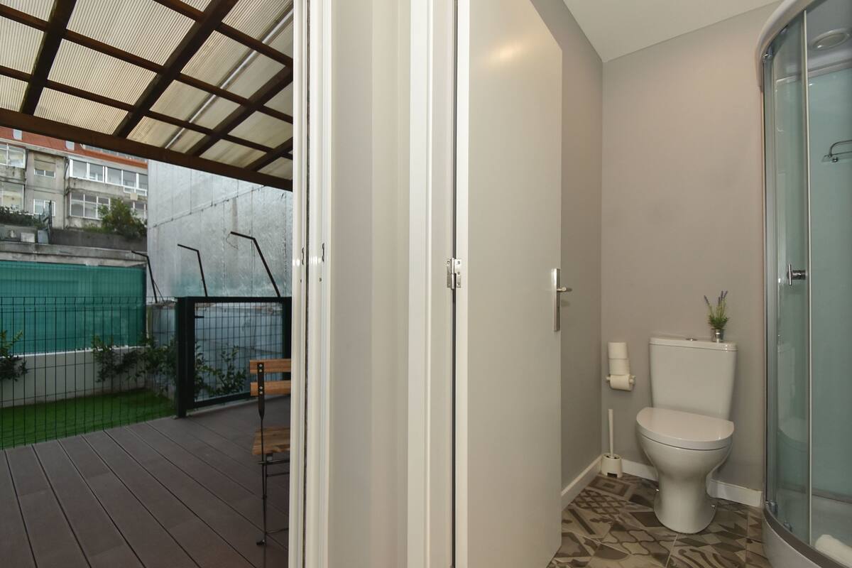 Studiosuite – comfort, terrasse (1) | Lydisolert, strykejern/-brett og barnesenger (inkludert)