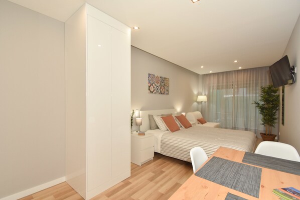 Comfort Studio Suite, Terrace (2) | Soundproofing, iron/ironing board, free cots/infant beds, free WiFi - Live Porto & Douro - Ponte D. Luís (Vila Nova de Gaia)