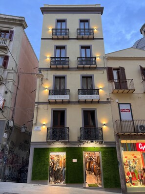 Front of property - Studio Apartments Centro Storico Via Manno (Cagliari)