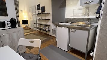 Deluxe Studio | Private kitchen | Fridge, microwave, stovetop, espresso maker