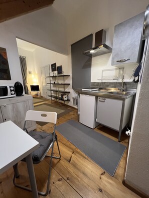 Deluxe Studio | Private kitchen