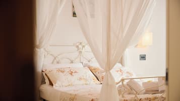Classic Suite, 1 Queen Bed, Non Smoking, Vineyard View