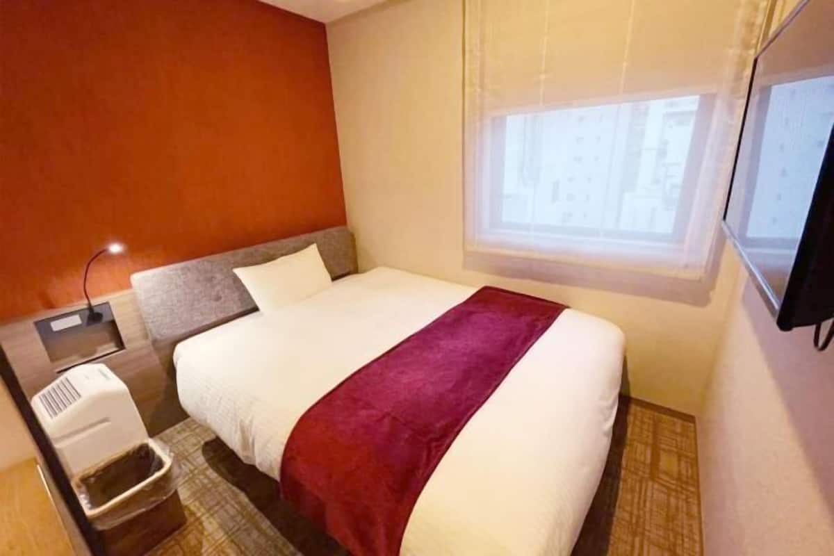 Memory-foam beds, in-room safe, blackout curtains, iron/ironing board