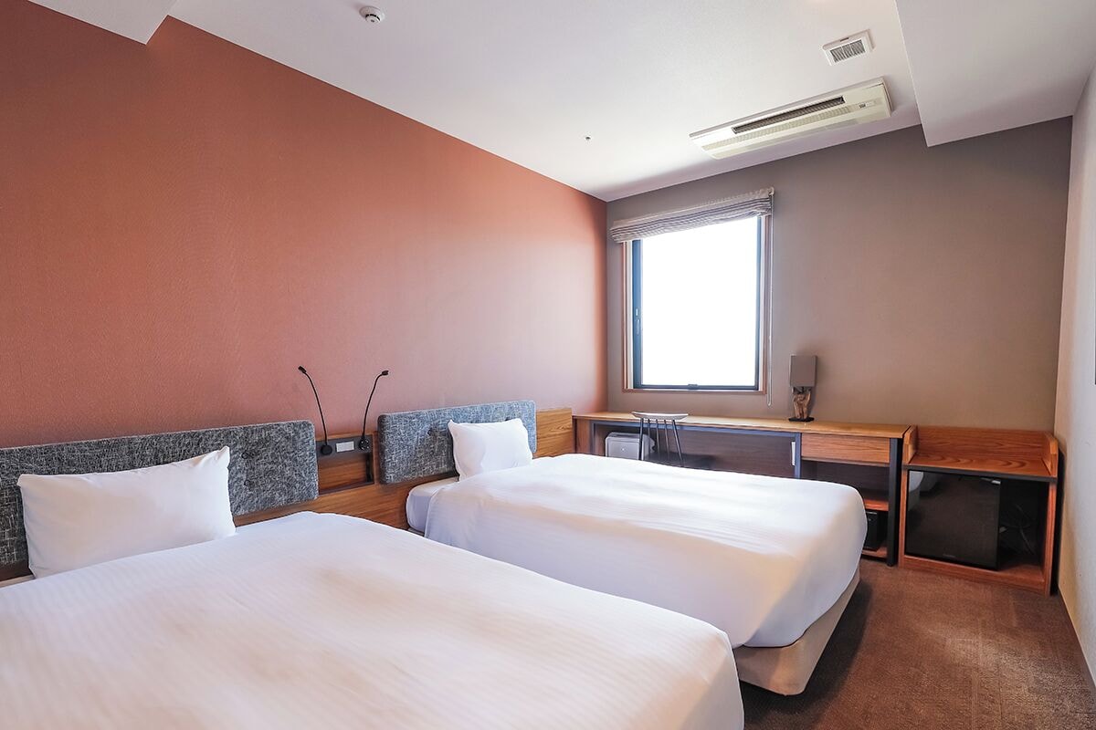 Deluxe Twin Room, Non Smoking | Memory foam beds, in-room safe, blackout drapes