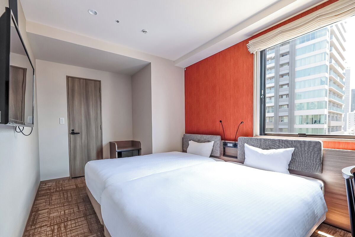 Memory foam beds, in-room safe, blackout drapes