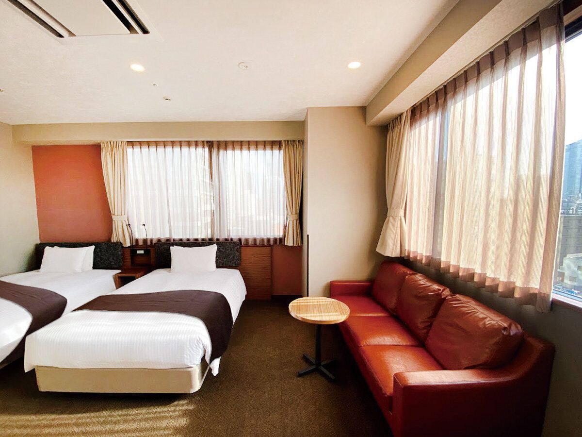 Bedden met traagschuimmatrassen, een kluis op de kamer