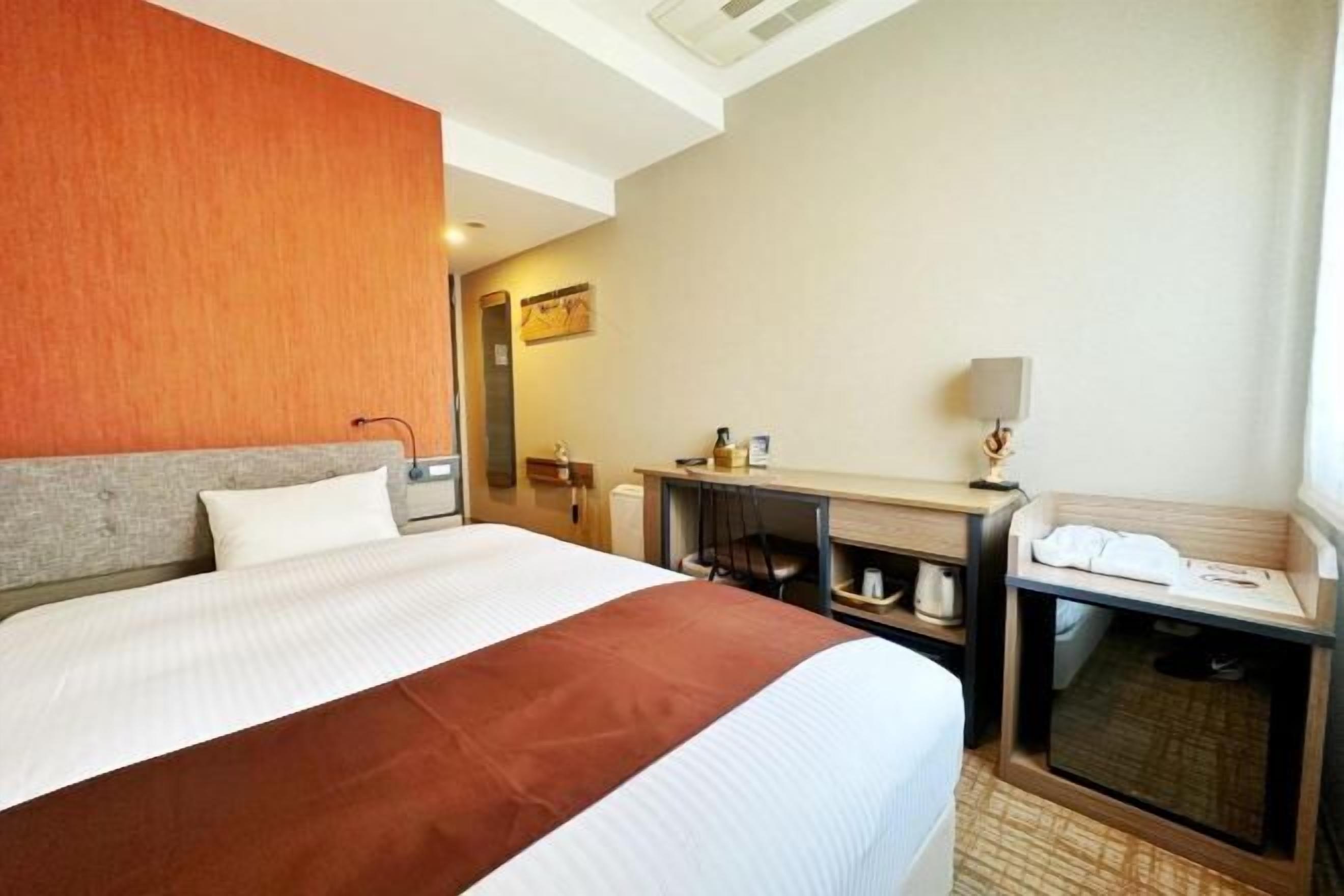 Bedden met traagschuimmatrassen, een kluis op de kamer