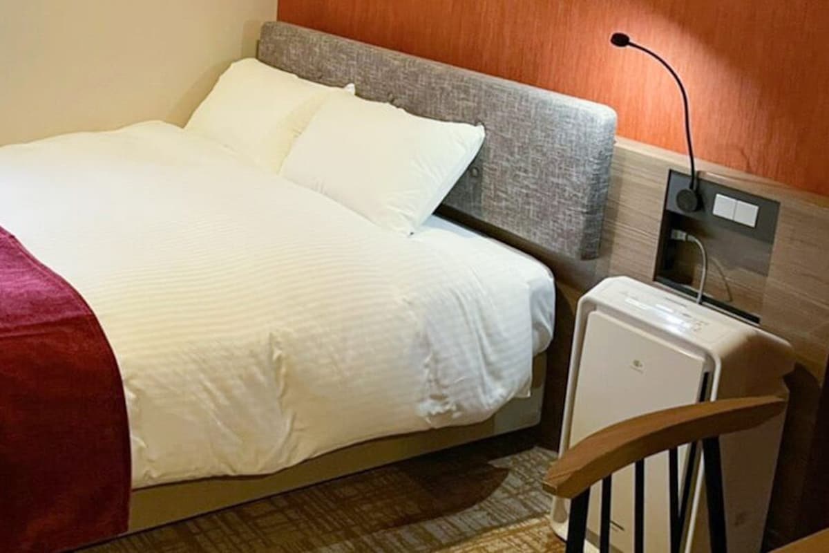 Memory foam beds, in-room safe, blackout drapes