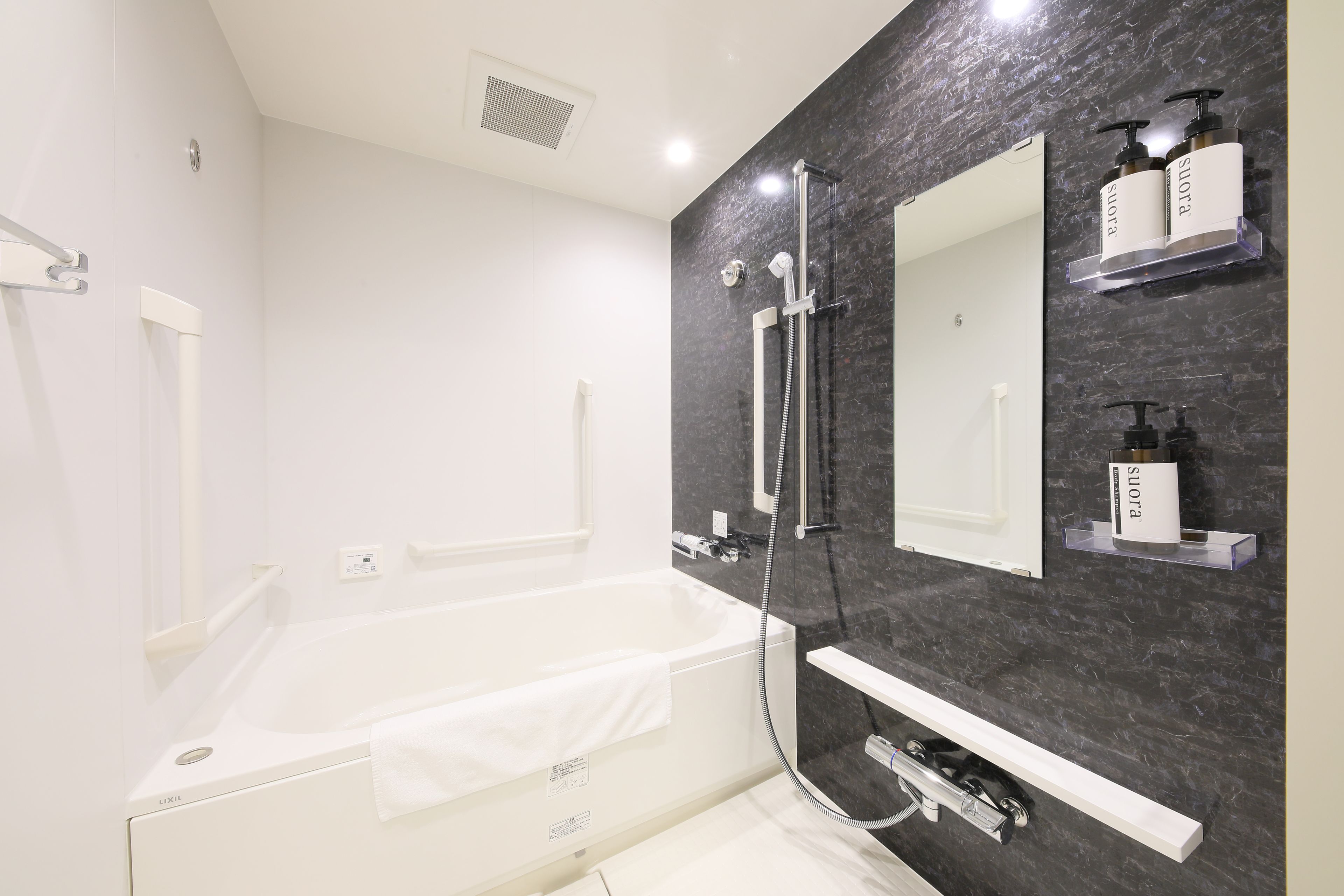 combined shower/bathtub, free toiletries, bathrobes, slippers