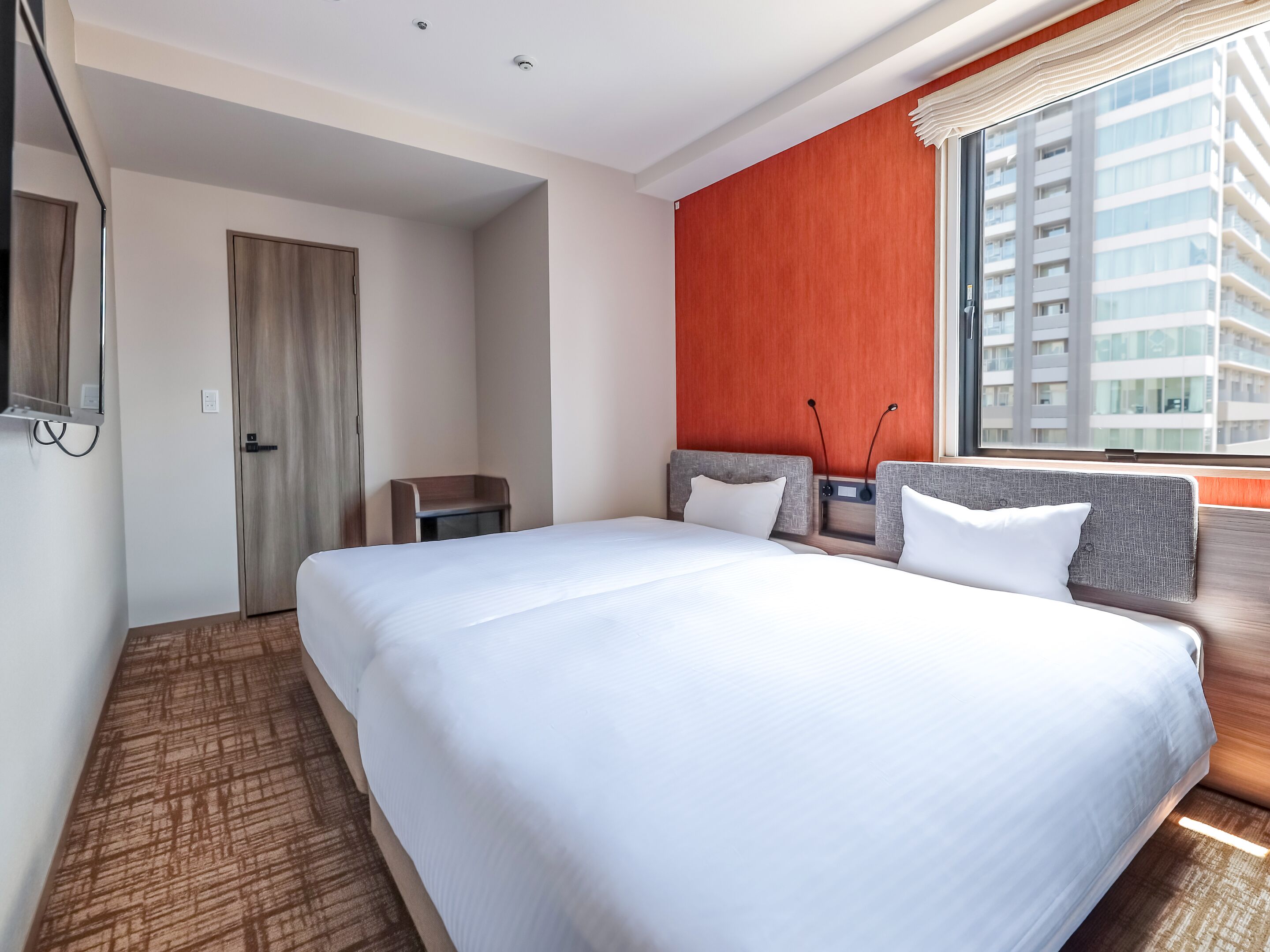 Memory foam beds, in-room safe, blackout drapes