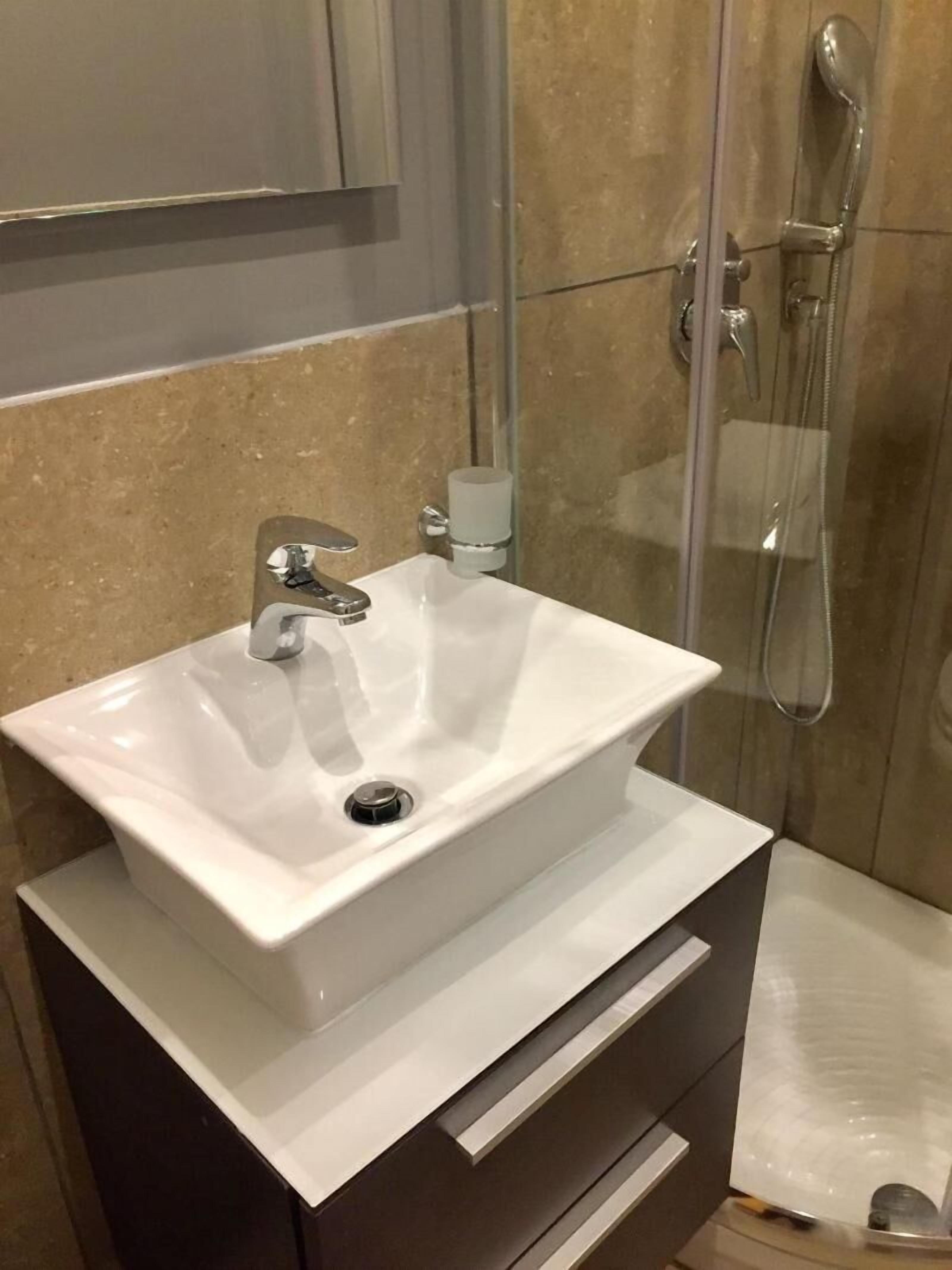 Photo - Amedeo Square