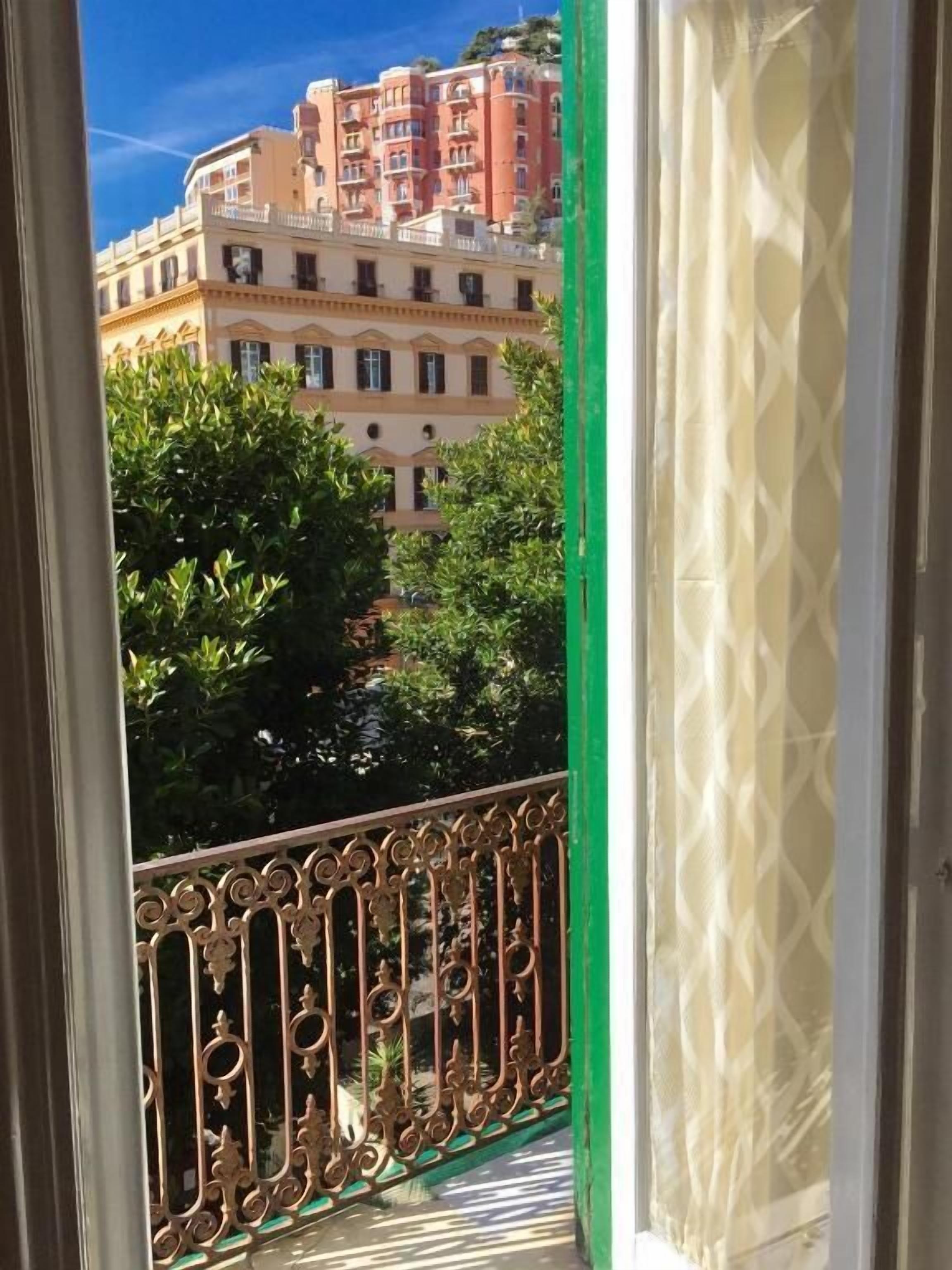 Photo - Amedeo Square