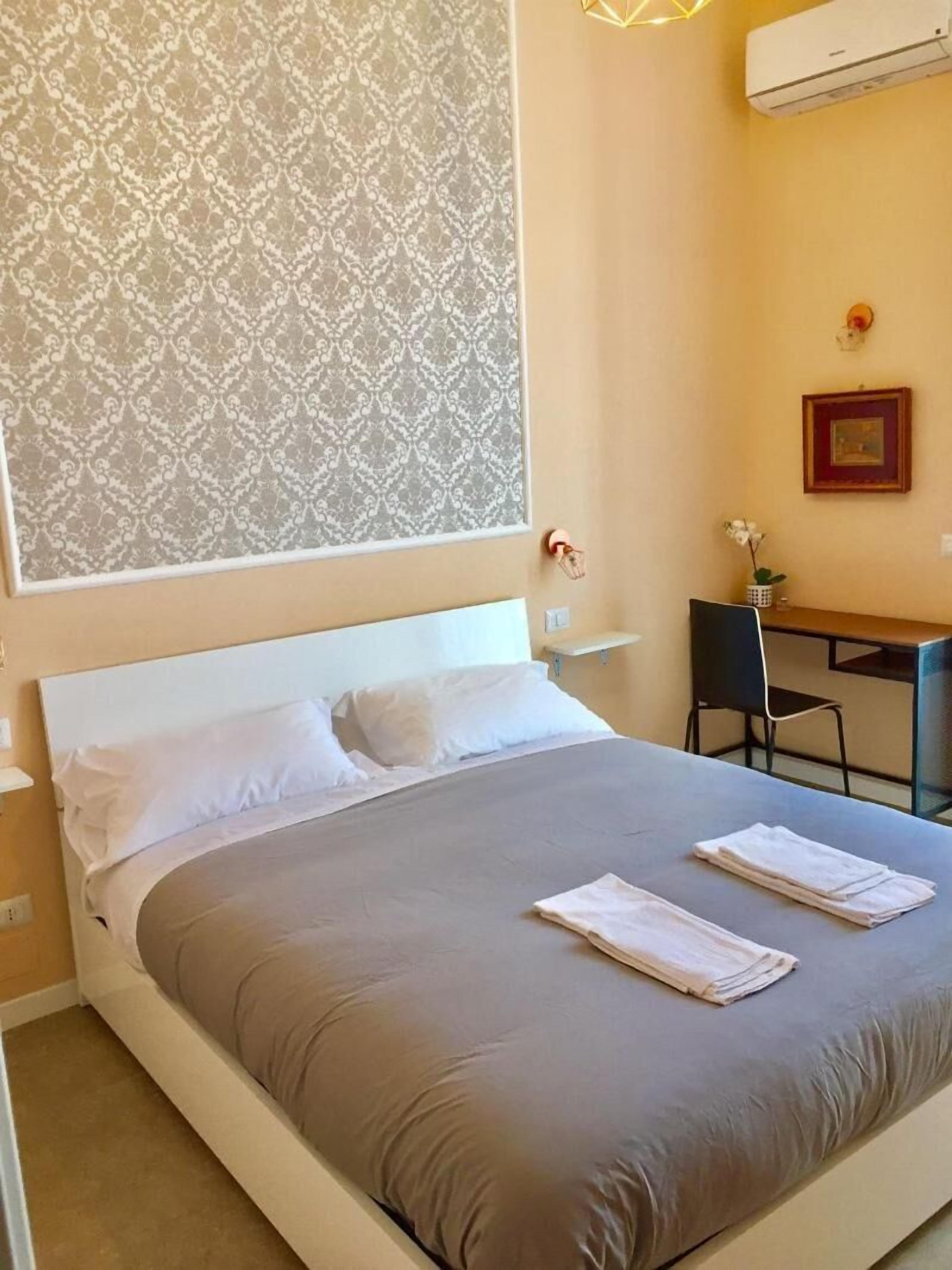 Photo - Amedeo Square