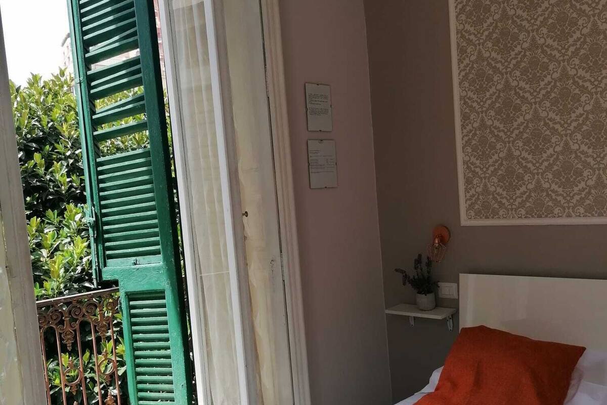 Deluxe Double Room (king) | Premium bedding, minibar, in-room safe, desk