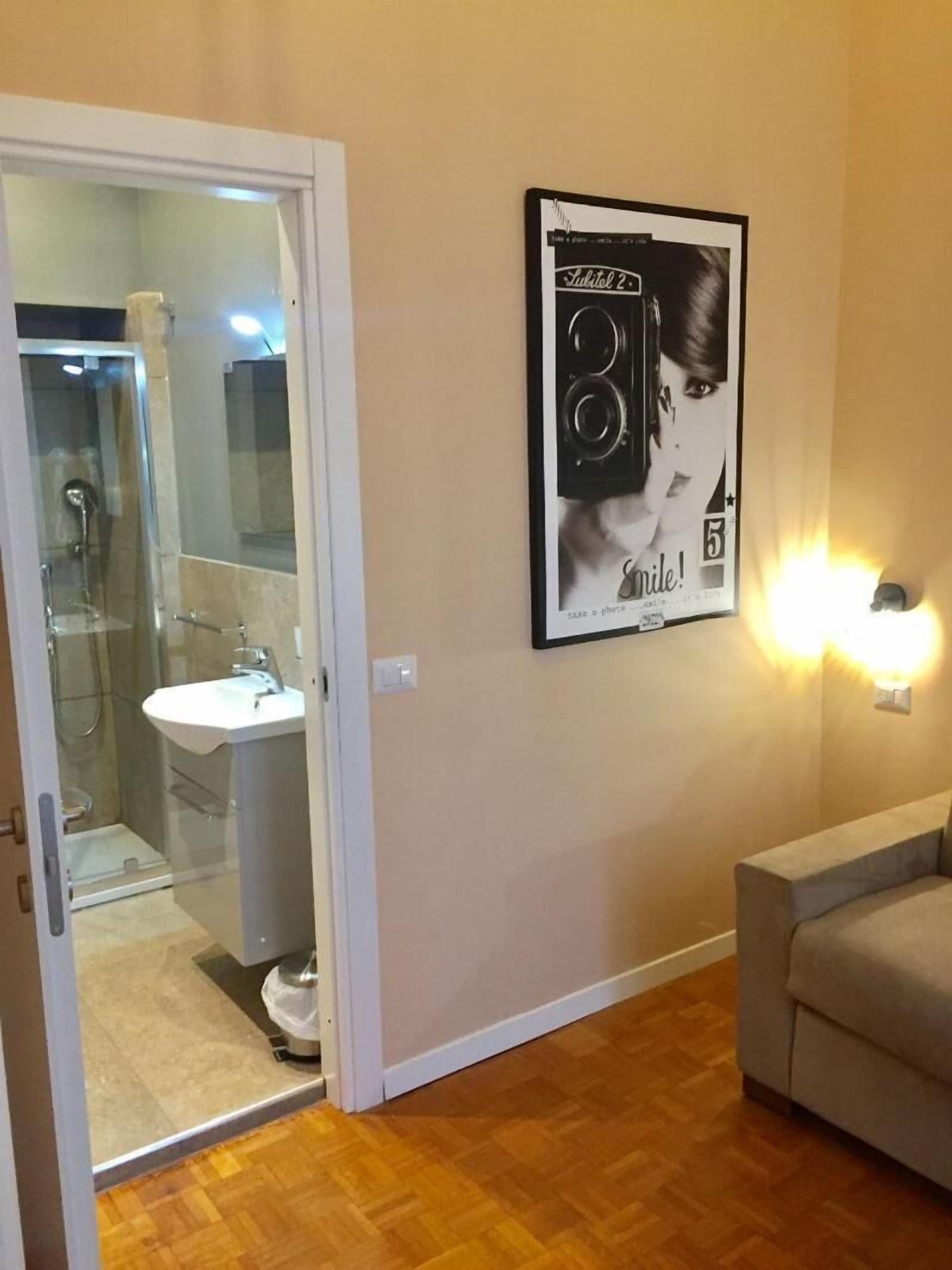 Photo - Amedeo Square