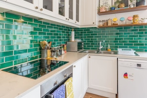 Appartement Standard, 2 chambres | Cuisine privée | Réfrigérateur, micro-ondes, plaque de cuisson