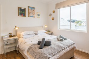 Leilighet – standard, 2 soverom | 2 soverom, sengetøy av topp kvalitet, skrivebord og strykejern/-brett