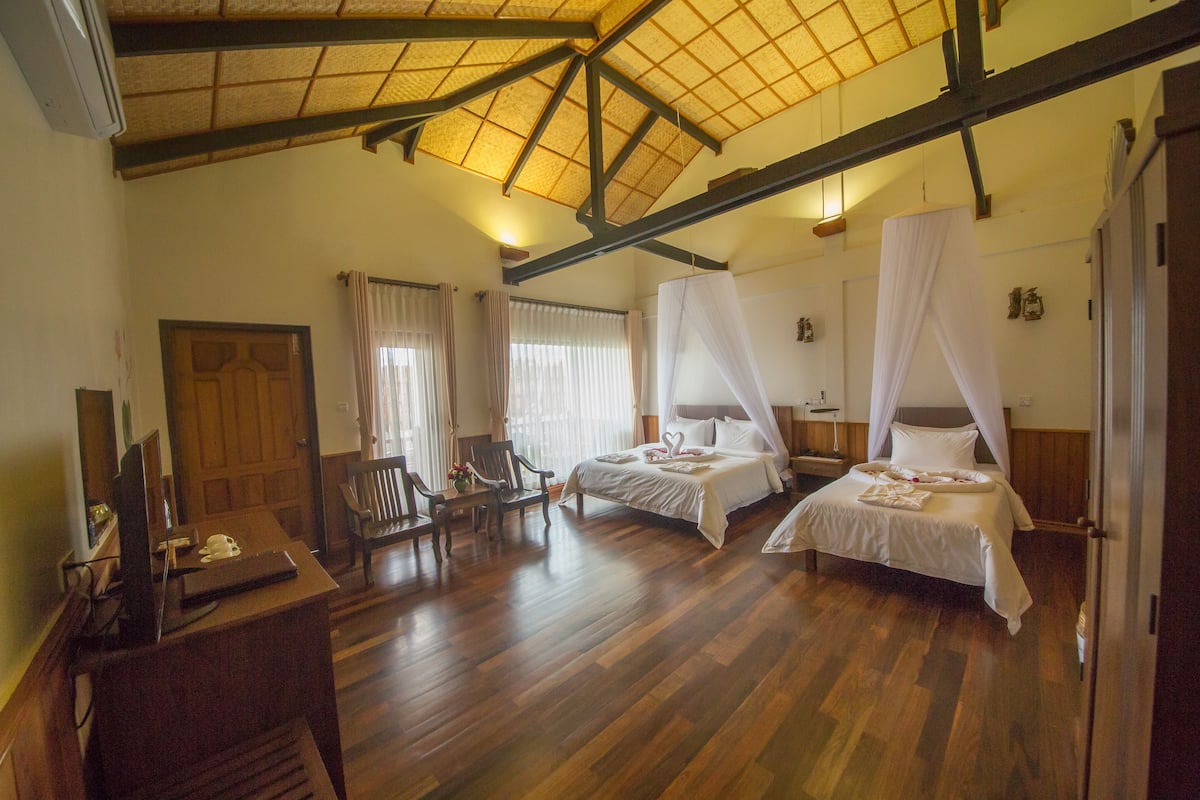 Deluxe Bungalow Family Room | Minibar, in-room safe, desk, free WiFi