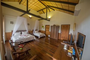 Deluxe Bungalow Family Room | Minibar, in-room safe, desk, free WiFi - Spring Lodge Inle (Nyaungshwe)