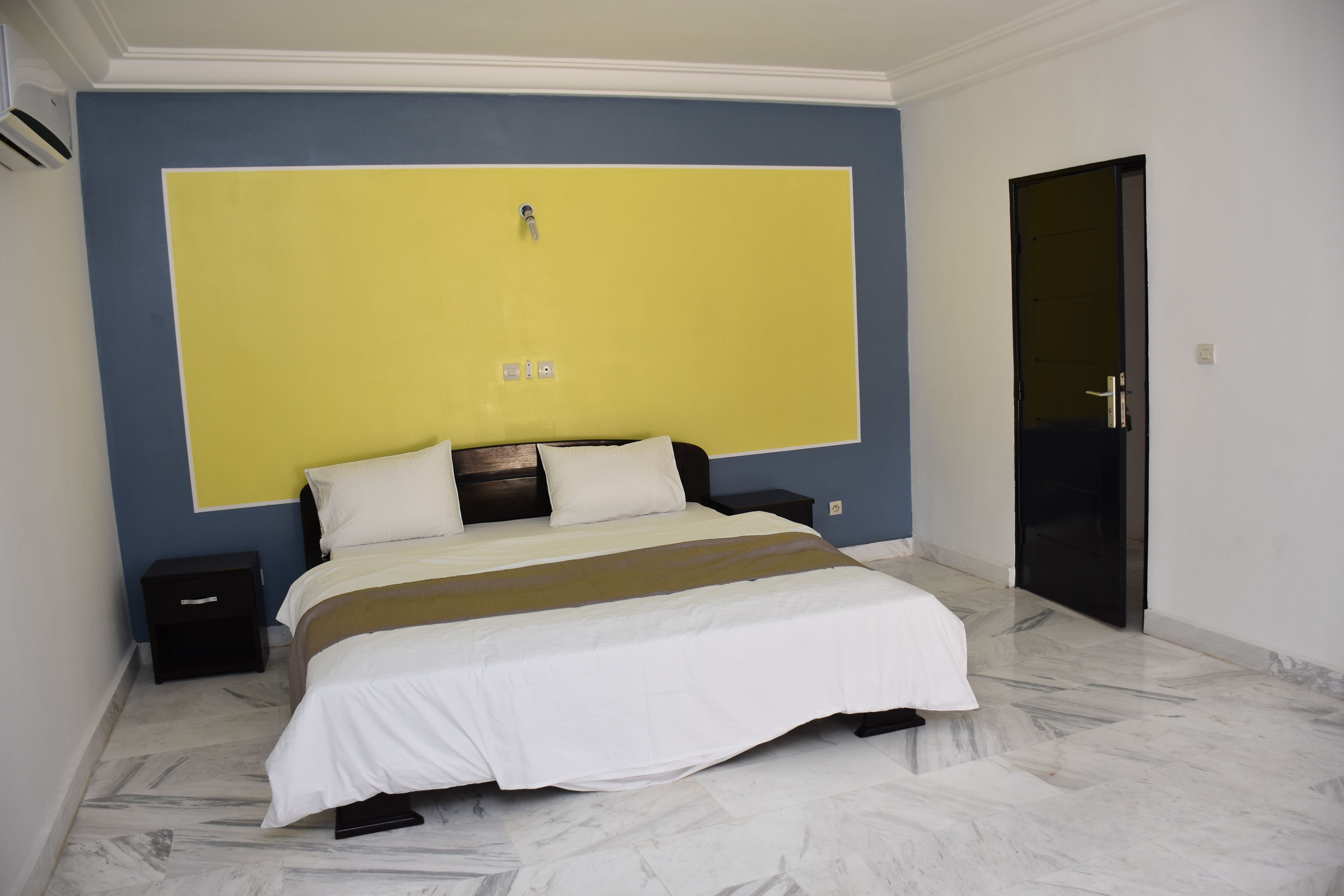 Hochwertige Bettwaren, Minibar, kostenloses WLAN, Bettwäsche