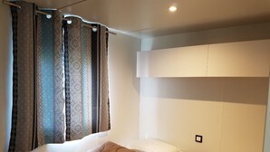 Cortinas opacas y wifi gratis