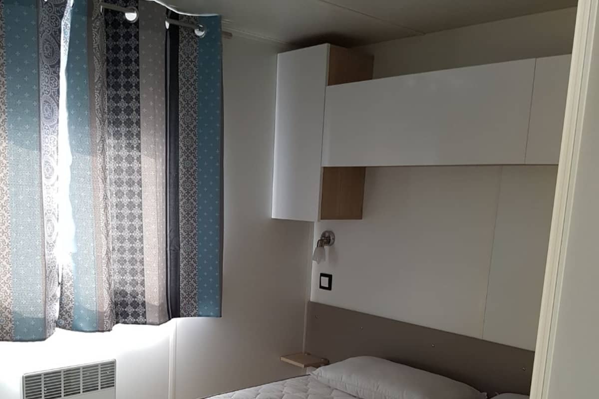 Blackout curtains, free WiFi