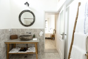 City Apartment, 2 Bedrooms, Courtyard Area | Bathroom | Shower, designer toiletries, hair dryer, towels