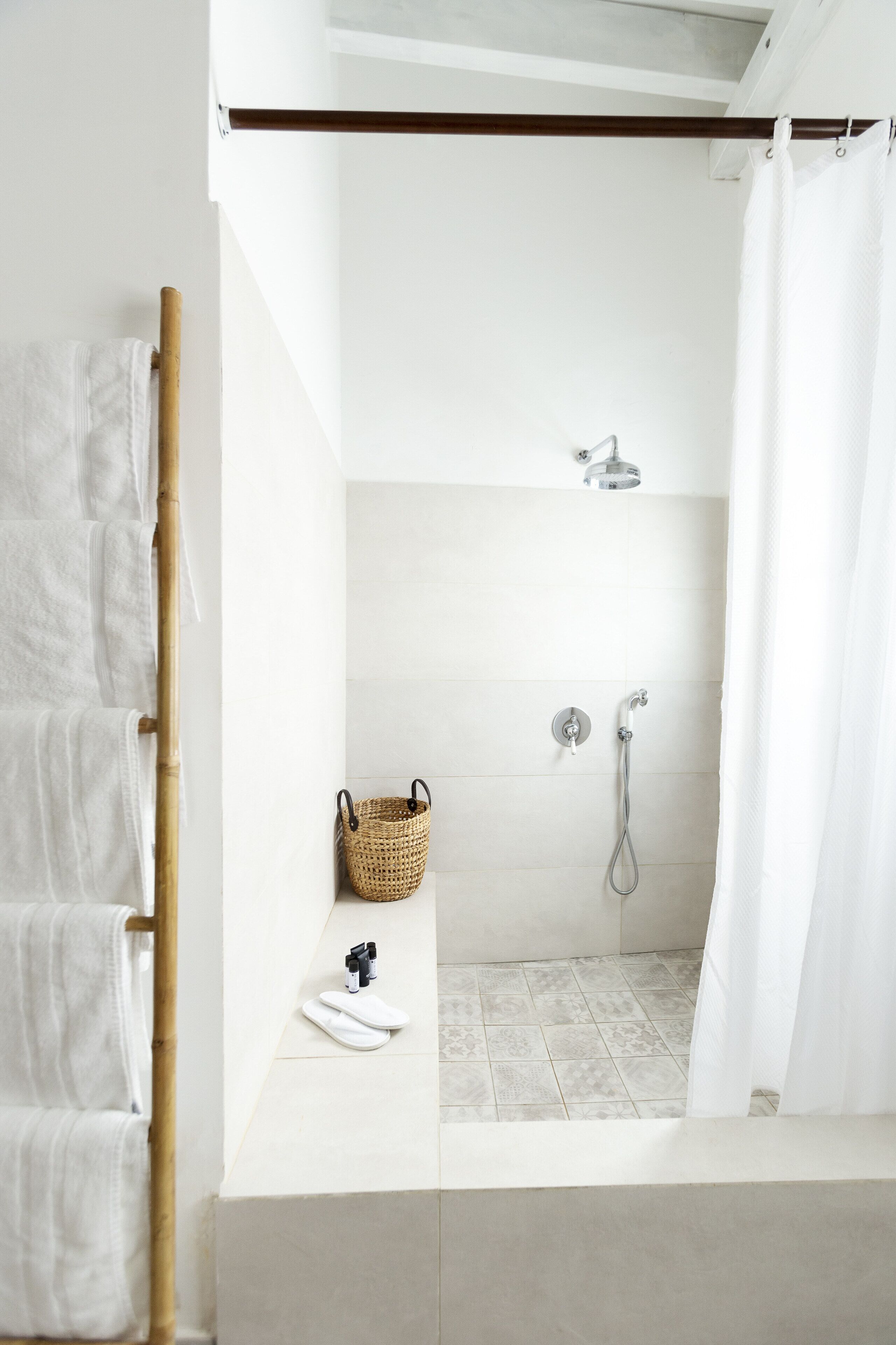 Leilighet – city, 2 soverom, gårdsplassområde | Bad | Dusj, designertoalettartikler, hårføner og håndklær