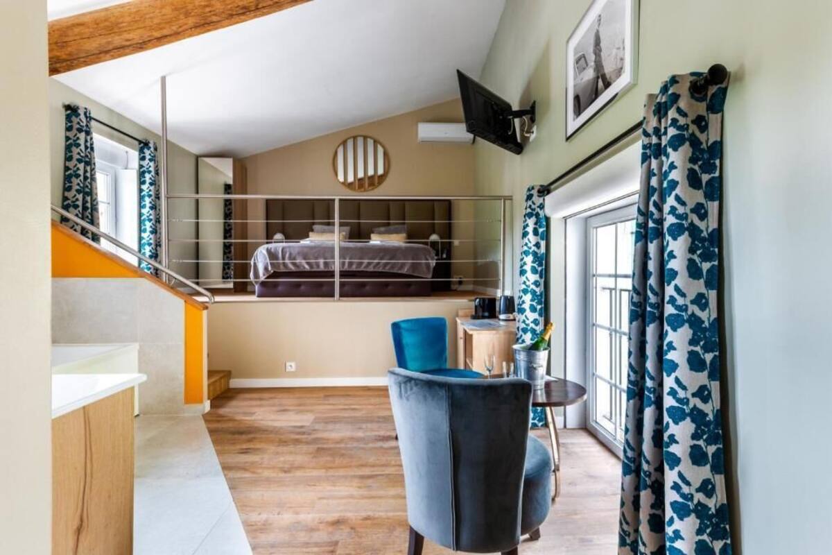 Junior Suite 2 pers. | Blendingsgardiner, wi-fi (inkludert) og individuelt dekorert