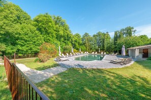 Seasonal outdoor pool, open 8:00 AM to 8:00 PM, pool loungers - Domaine des Tilleuls (Malaucene)
