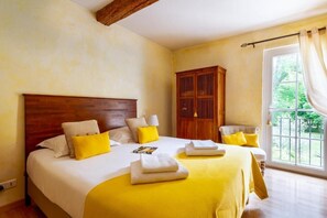 Individually decorated, individually furnished, blackout curtains - Domaine des Tilleuls (Malaucene)