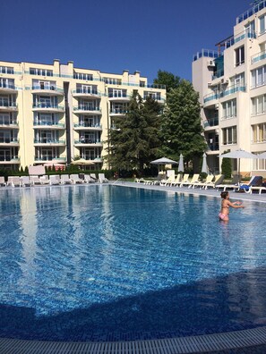 Seasonal outdoor pool, pool umbrellas, sun loungers