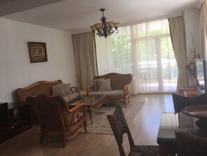 Appartement, 2 chambres, balcon, vue piscine