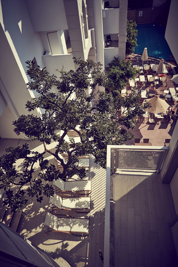 Seasonal outdoor pool