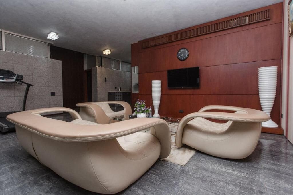 Luxury Apartment, Multiple Beds | Living room | Flat-screen TV, DVD player, streaming services