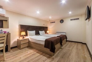 Standard Twin Room | Premium bedding, minibar, in-room safe, individually decorated - Deluxe Boutique Hotel (Baku)