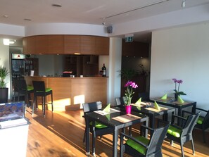 Frokostbuffé hver dag (EUR 7 per person)