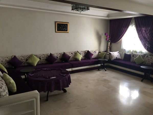 Deluxe Apartment, 3 Bedrooms, Accessible | Living room