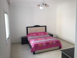 Ropa de cama de alta calidad y escritorio 