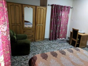 Economy Double Room, 1 Queen Bed, Accessible, Private Bathroom | Premium bedding, in-room safe, desk, iron/ironing board