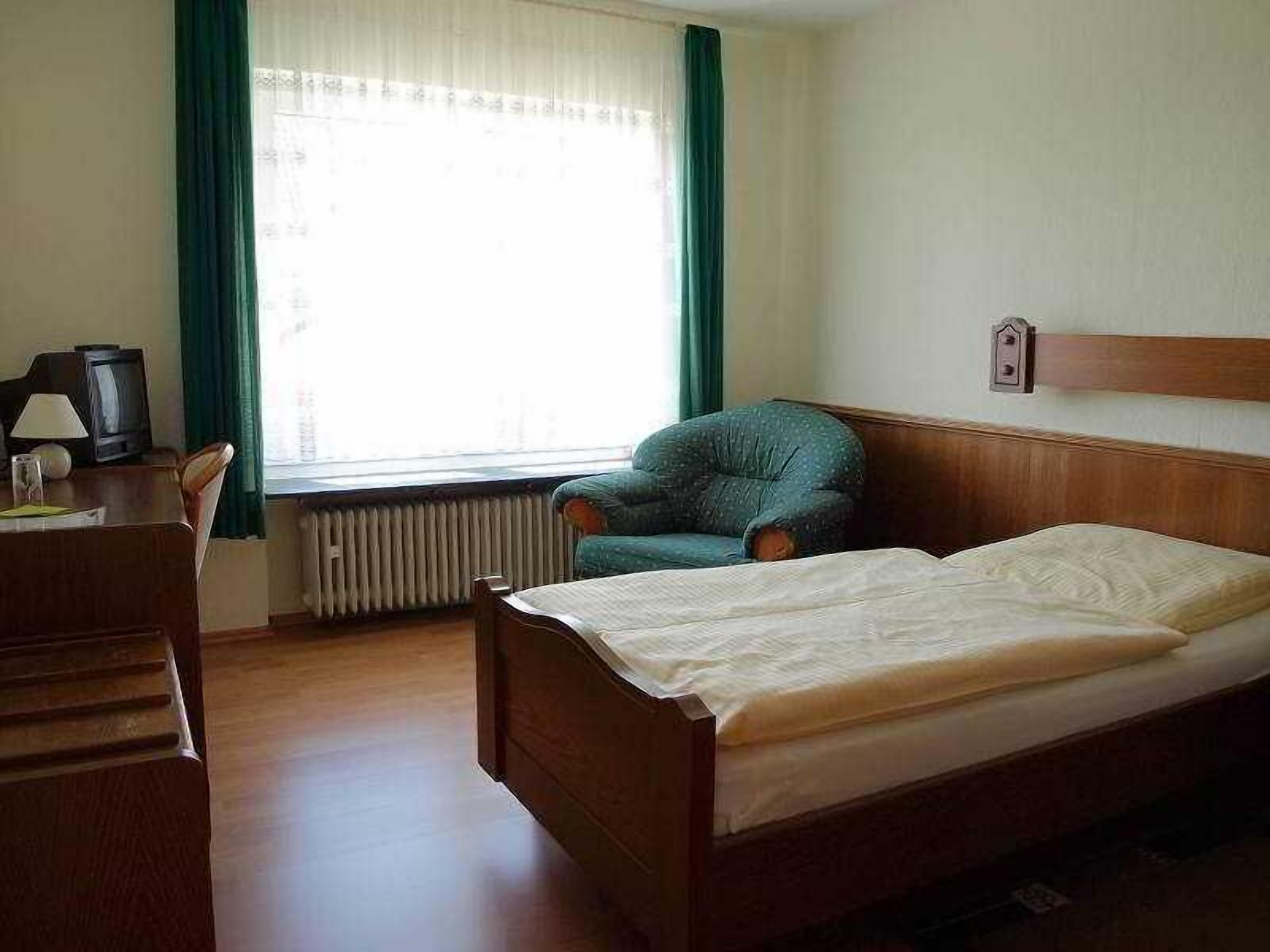 Desk, cribs/infant beds, rollaway beds, free WiFi