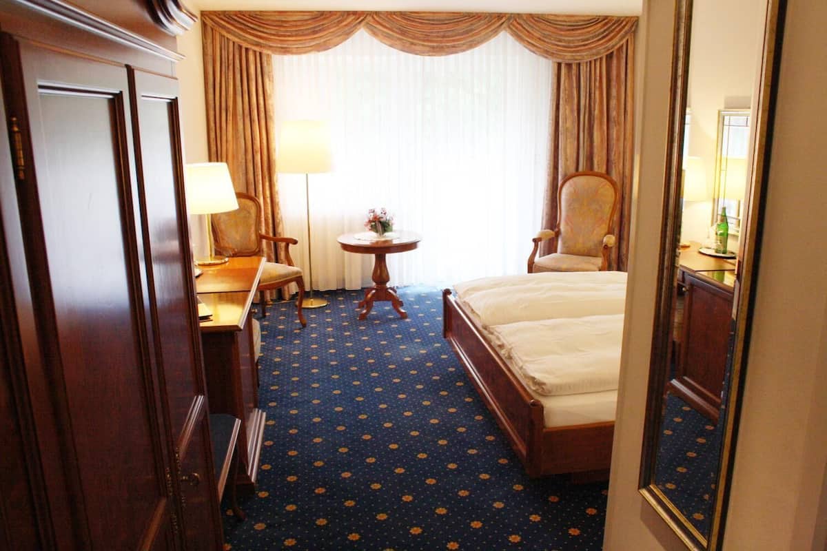 In-room safe, desk, soundproofing, iron/ironing board